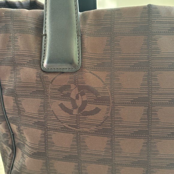 CHANEL Vintage New Travel line Tote bag in Brown - Picture 15 of 16